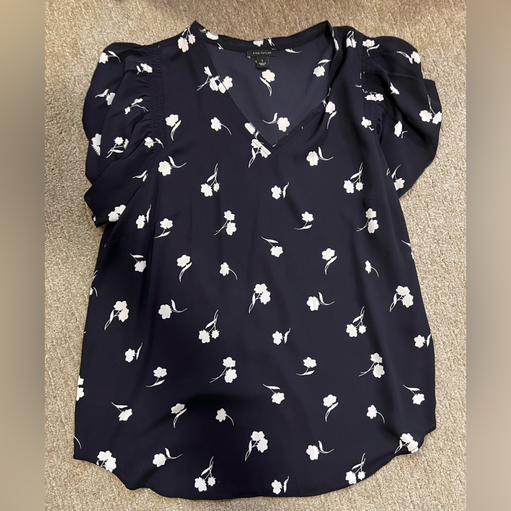 Ann Taylor pattern top